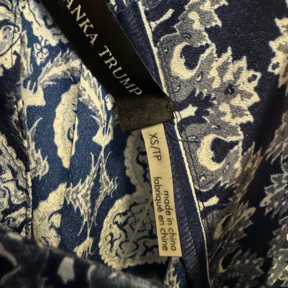 Ivanka Trump - Navy Blue and White Patterned Top - Size XS/TP - Picture 5 of 6